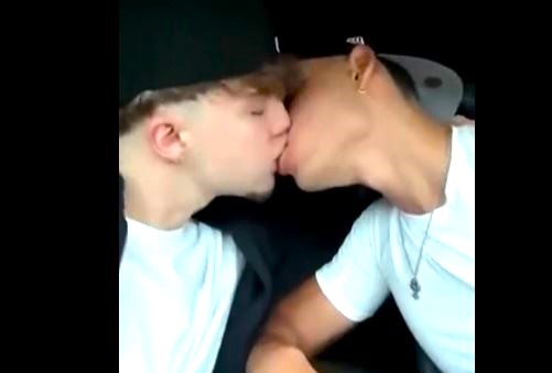 Kiss boys